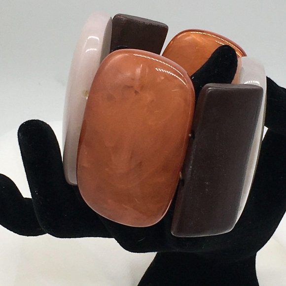 UNSIGNED BRACELET LIGHT WT PLASTICS STRETCH BROWN - Picture 6 of 8